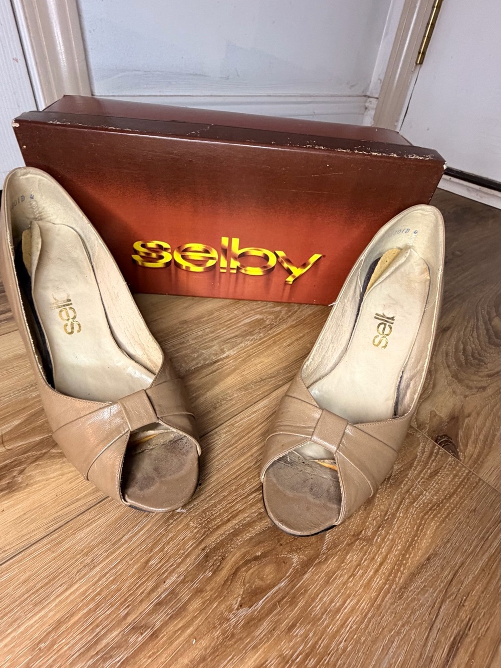 Vintage 1960s Selby Tan Leather Peep Toe Pumps Bow Heels Original Box